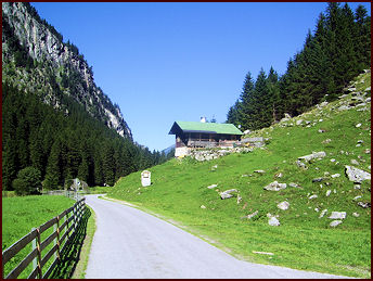 Zollhtte Zillergrund - Asphaltierte Zufahrt bis zum Haus